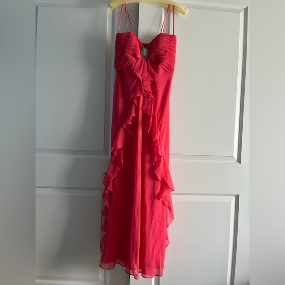 LM Collection Formal Dress - Picture 2 of 8